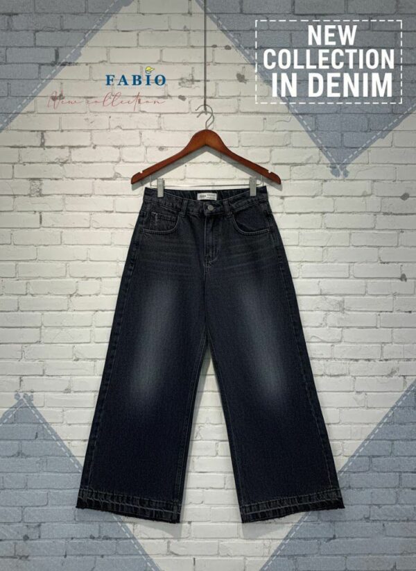 605548530_884514757565039_963102626945275537_n Jean Enfant Coupe Droite – Denim Noir Confortable