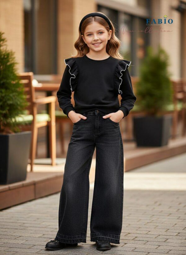 605571632_884514737565041_3309653257795005460_n Sweat Noir à Volants – Élégant & Confortable