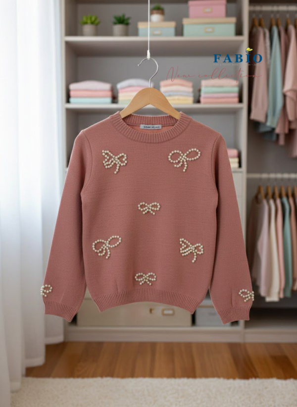 Pull rose poudré à nœuds perlés – Élégance féminine